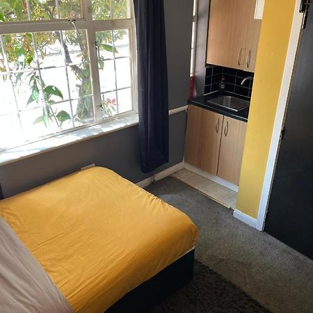 Hatfield Sleepover LOW RATES Buitenkant foto