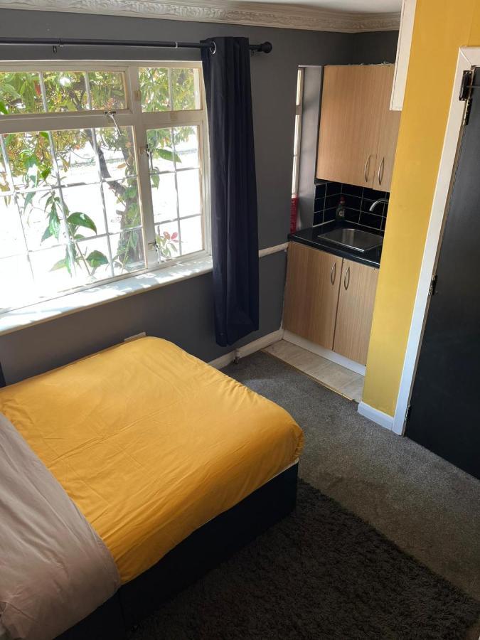 Hatfield Sleepover LOW RATES Buitenkant foto