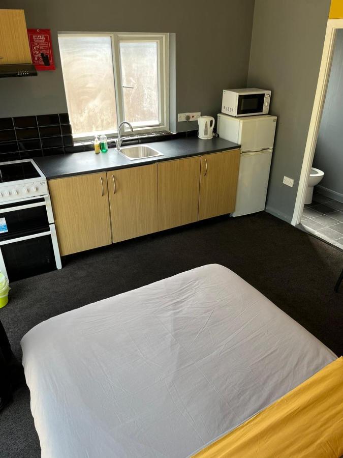 Hatfield Sleepover LOW RATES Buitenkant foto