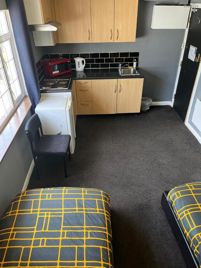 Hatfield Sleepover LOW RATES Buitenkant foto