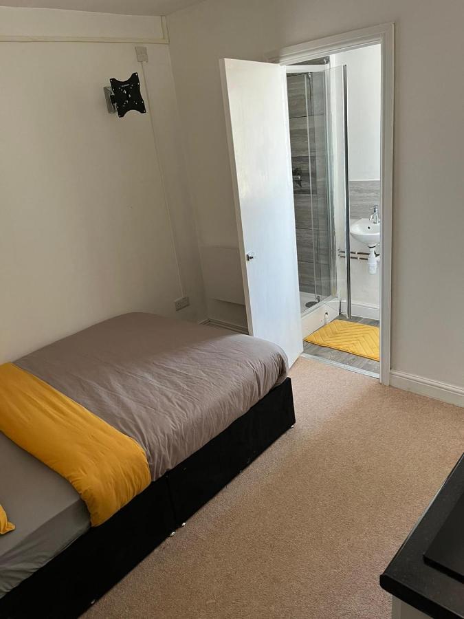 Hatfield Sleepover LOW RATES Buitenkant foto