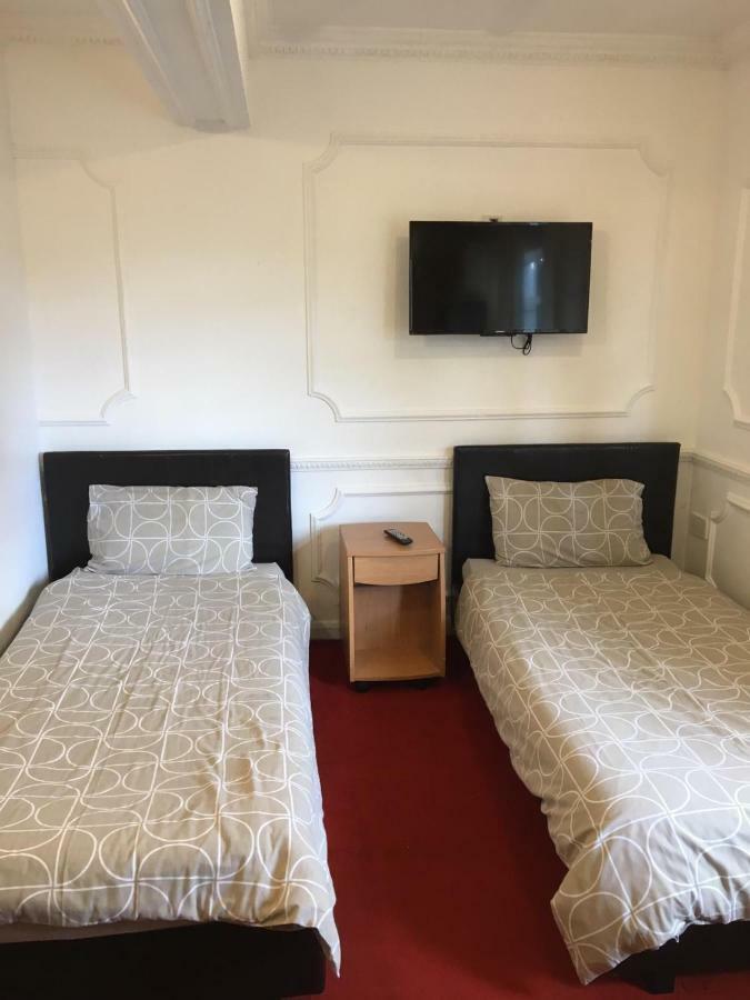 Hatfield Sleepover LOW RATES Buitenkant foto