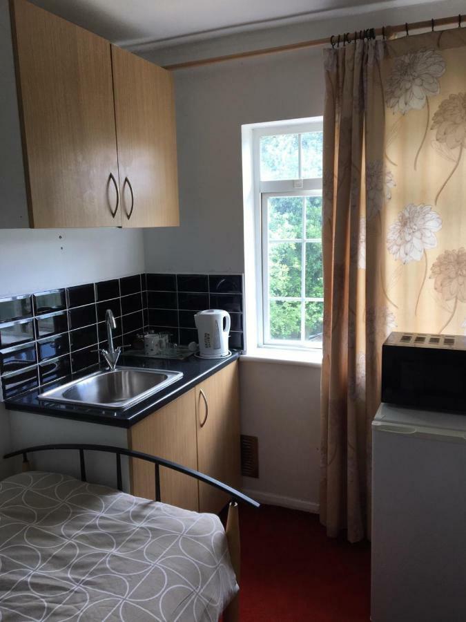 Hatfield Sleepover LOW RATES Buitenkant foto