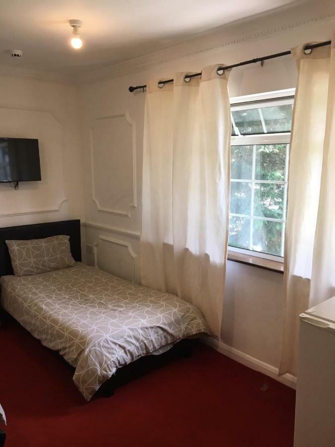 Hatfield Sleepover LOW RATES Buitenkant foto